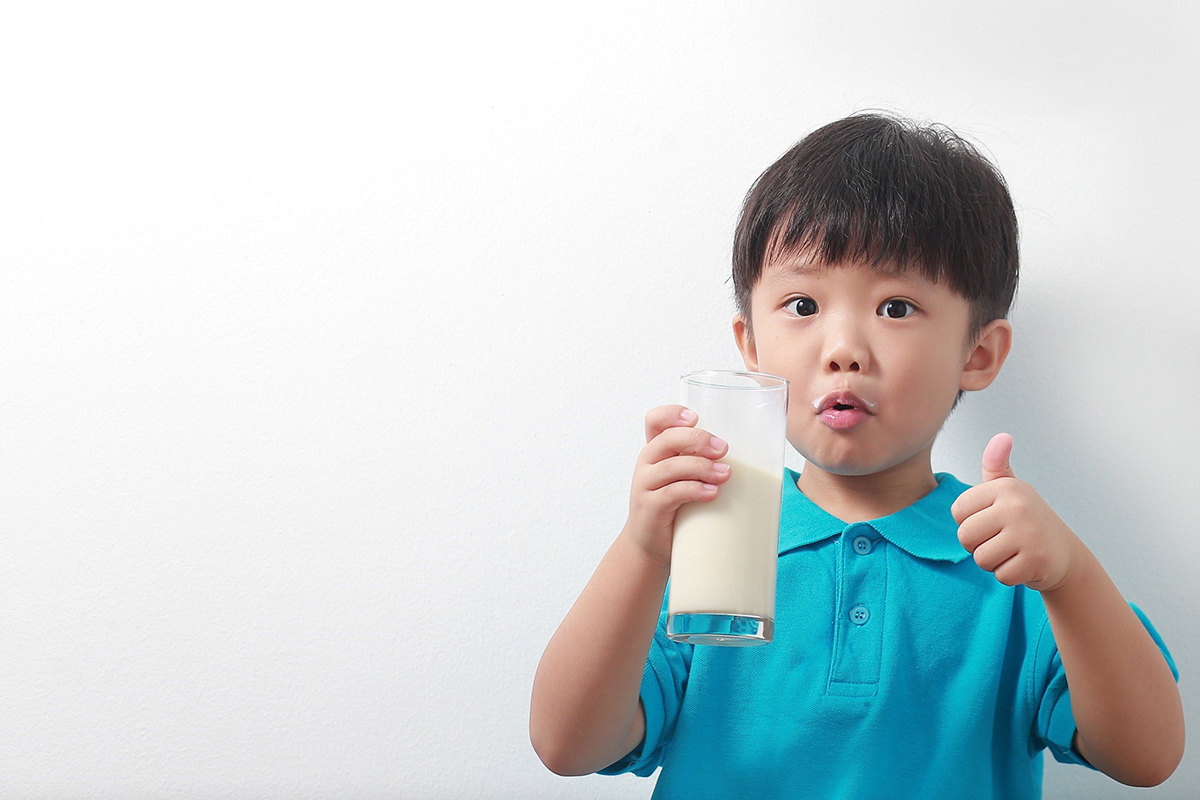 Nz Pure Health Milk Colostrum Powder tăng cường sức khỏe cho trẻ em từ sơ sinh đến tuổi vị thành niên