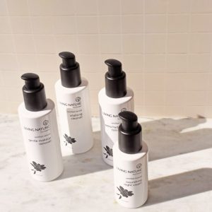 Nước tẩy trang Living Nature Gentle Makeup Remover (100ml) 3